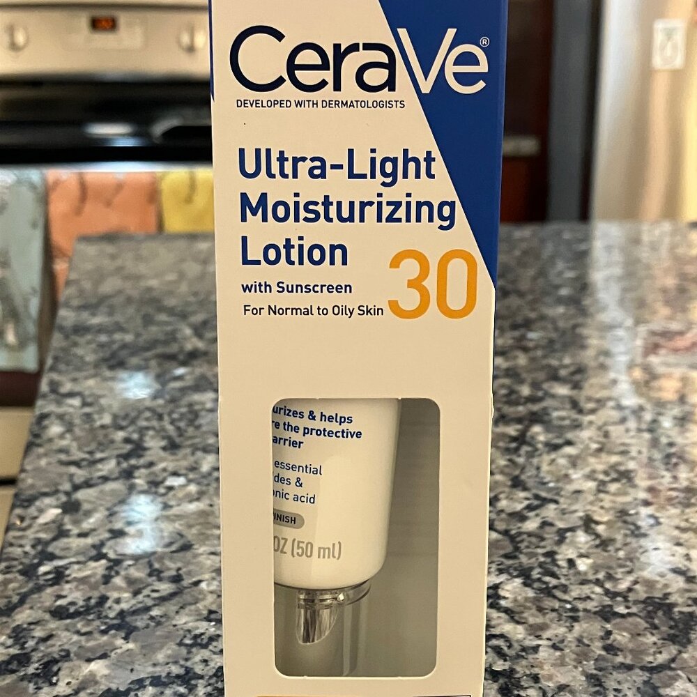 CeraVe Ultra-Light Moisturizing Lotion SPF 30 (New, Unopened)